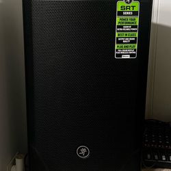 Pair of Mackie SRT215 15-inch 1600-watt Professional Powered Loudspeaker