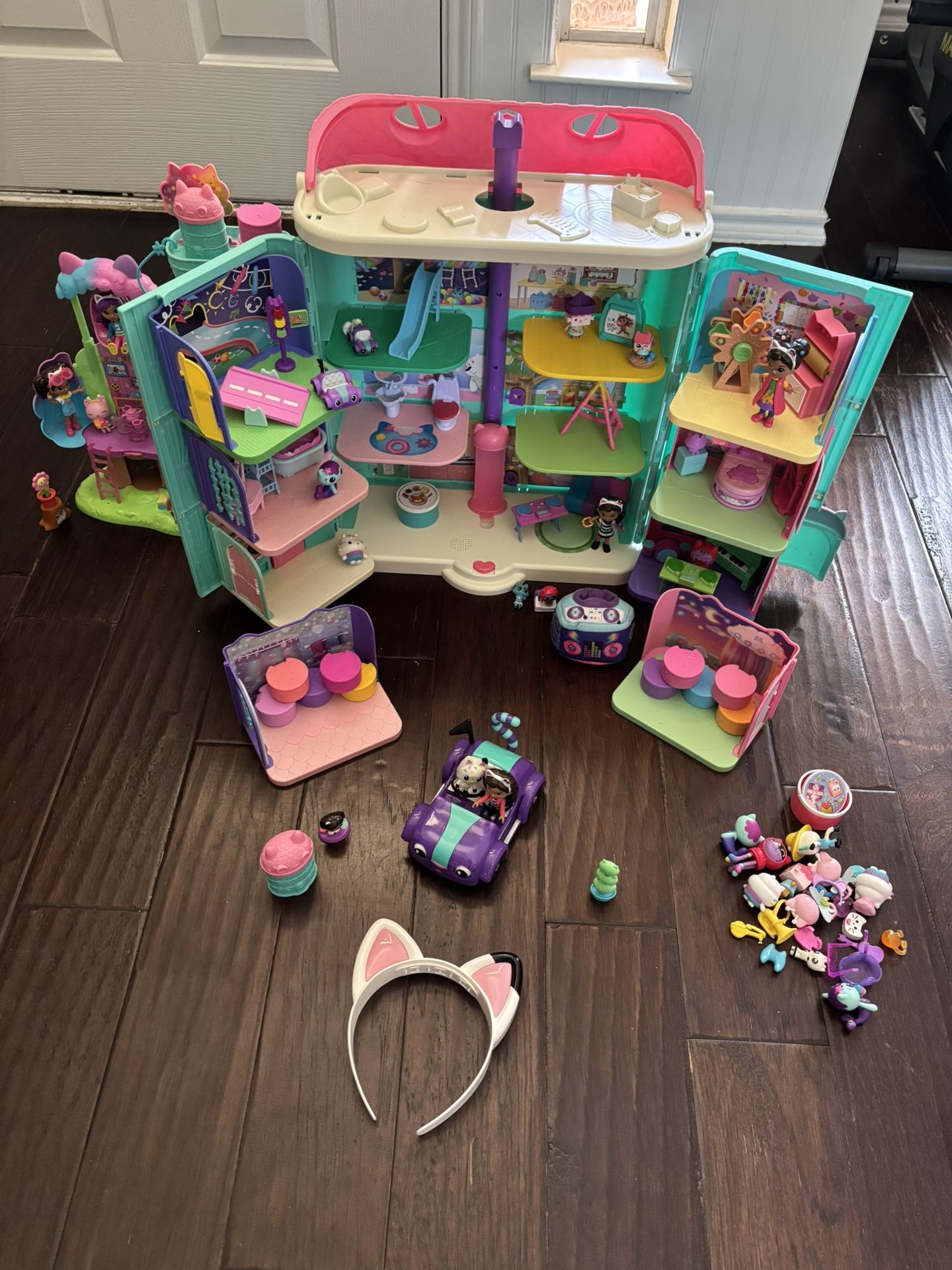 Gabby’s Doll House Plus Accesories