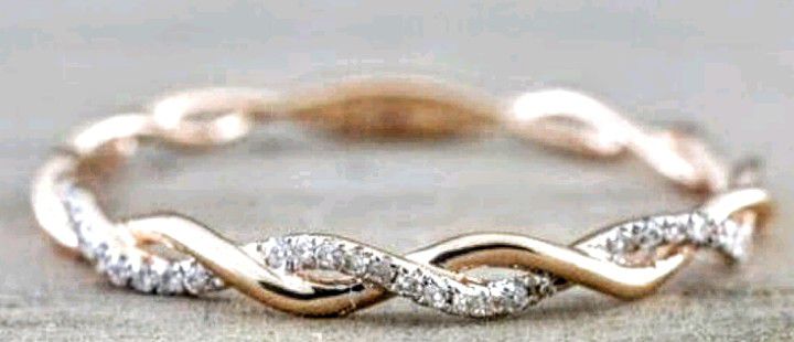 Exquisite Vantage Twists Ring
