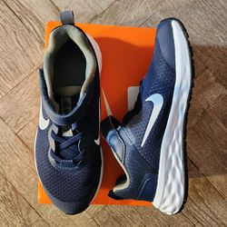 NIKE Big Kid Boys Revolution 6NN [size-13.5]...NUEVO_NEW $30 PRECIO FIJO_FIRM PRICE