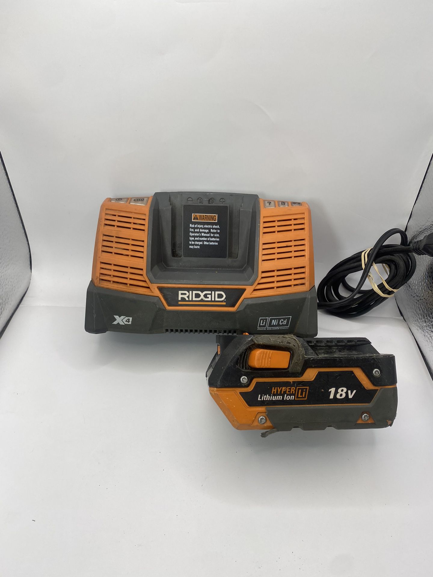 Ridgid R840093 9.6-18V Lithium Ion Battery Charger + R840085 Battery Used