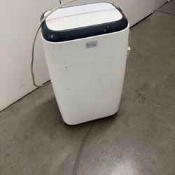 Black+Decker Portable Air Conditioner / Dehumidifier 