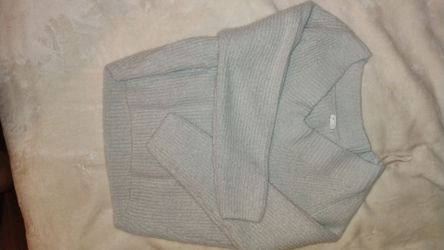Gray Ribbed Knit Pullover Sweater