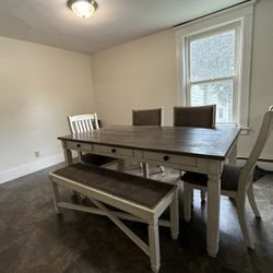 Dining Room Table w/Bench 