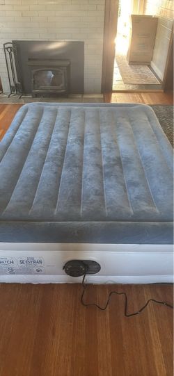 Intex Full Size Raised Air Mattress – Built-In Electric Pump