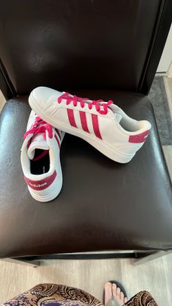 Adidas Woman Size 6 White And Fuchsia Like New