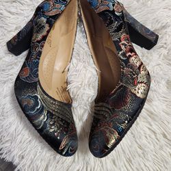 *RARE* Aerosoles Octagon Black Floral Pumps 