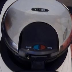 BELLA Classic Rotate Waffle Maker