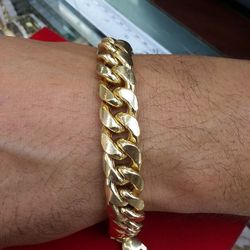 Cuban link bracelet 14k Gold 40 grams 13mm