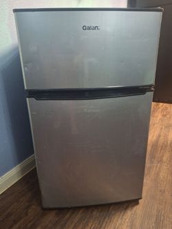 Galanz 3.1 Cu Ft Mini Fridge/Freezer