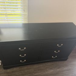 Dresser For Sale!!! Need Gone By 22nd PICK UP ONLY