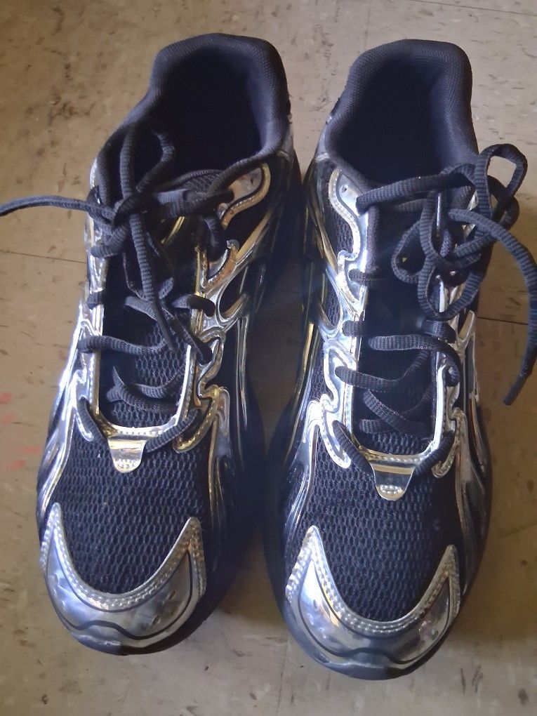Black PUMA Inverse