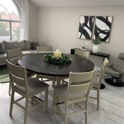 Beautiful Round Table &6 Chairs 