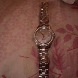 Reloj  de  mujer  mui  vonito  $15