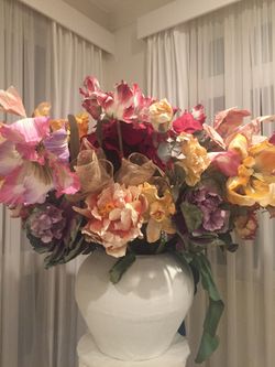 Huge flowers display top vase invluded