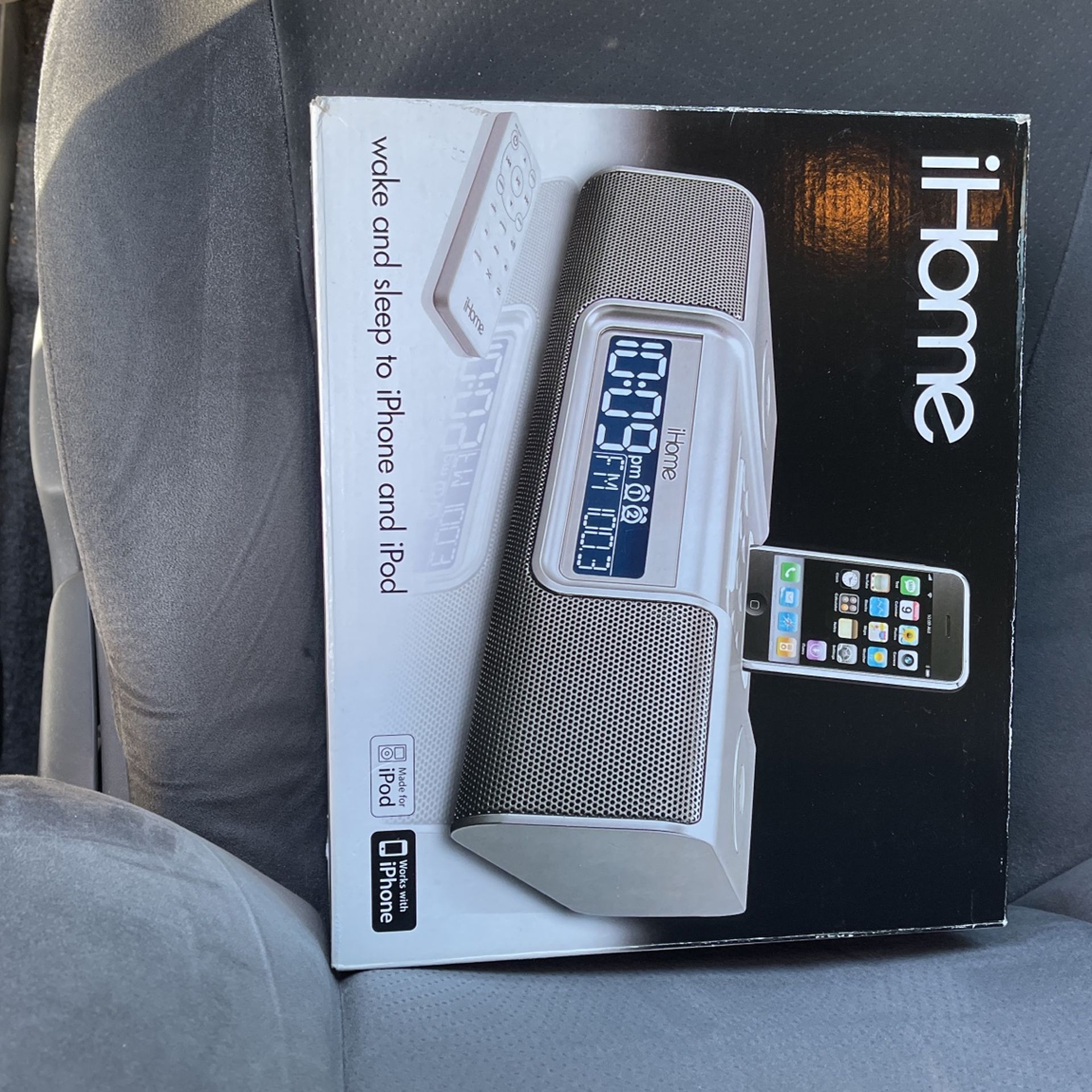 iHome Ip9 Clock Radio Dual Alarm AC Adapter missing Remote in Silver