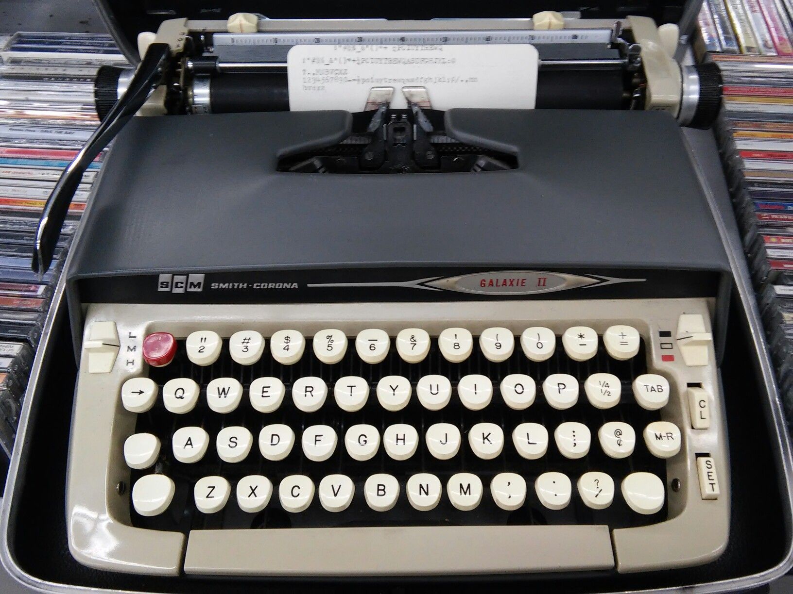 Vintage SCM Smith Corona Galaxie II Galaxy 2 Portable Typewriter