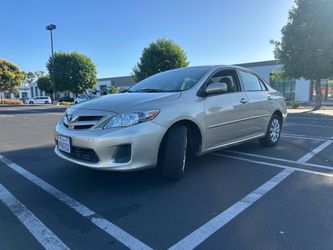 👍2012 Toyota Corolla LE clean title excellent condition  no issues at all  92000 original low miles  Gas saver