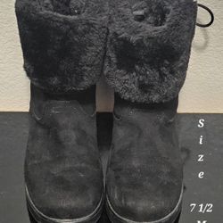 Woman Boots SIZE 7 1/2M (CASH ONLY)