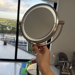 Espejo de maquillaje con luz