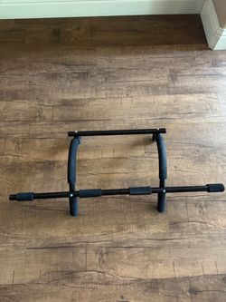 Doorframe Pull-Up Bar