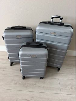 Set of 3 Luggages