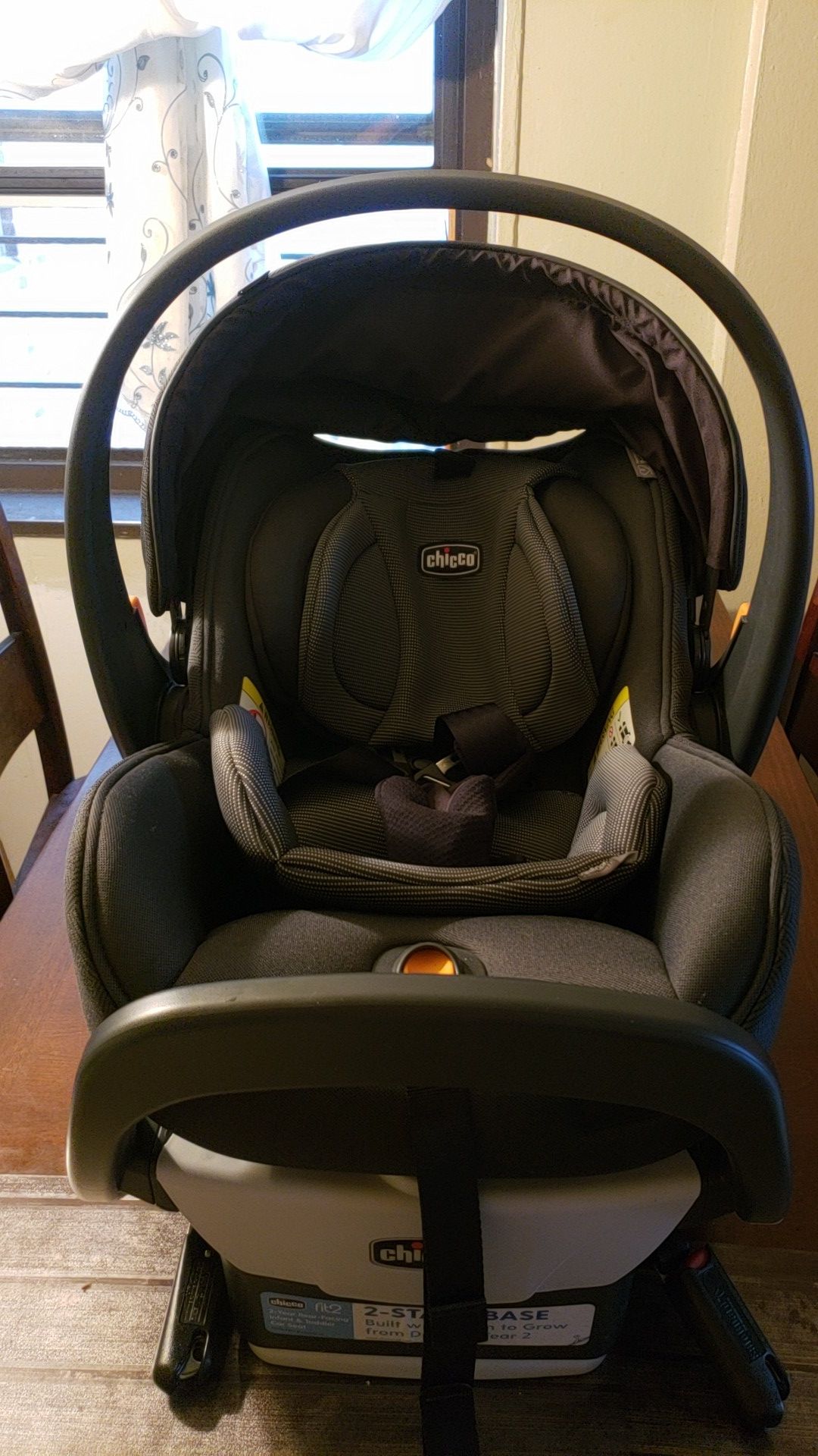 Chicco 2 in 1 rear facing Fit2