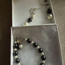 Matching Earring And Bracelet Set