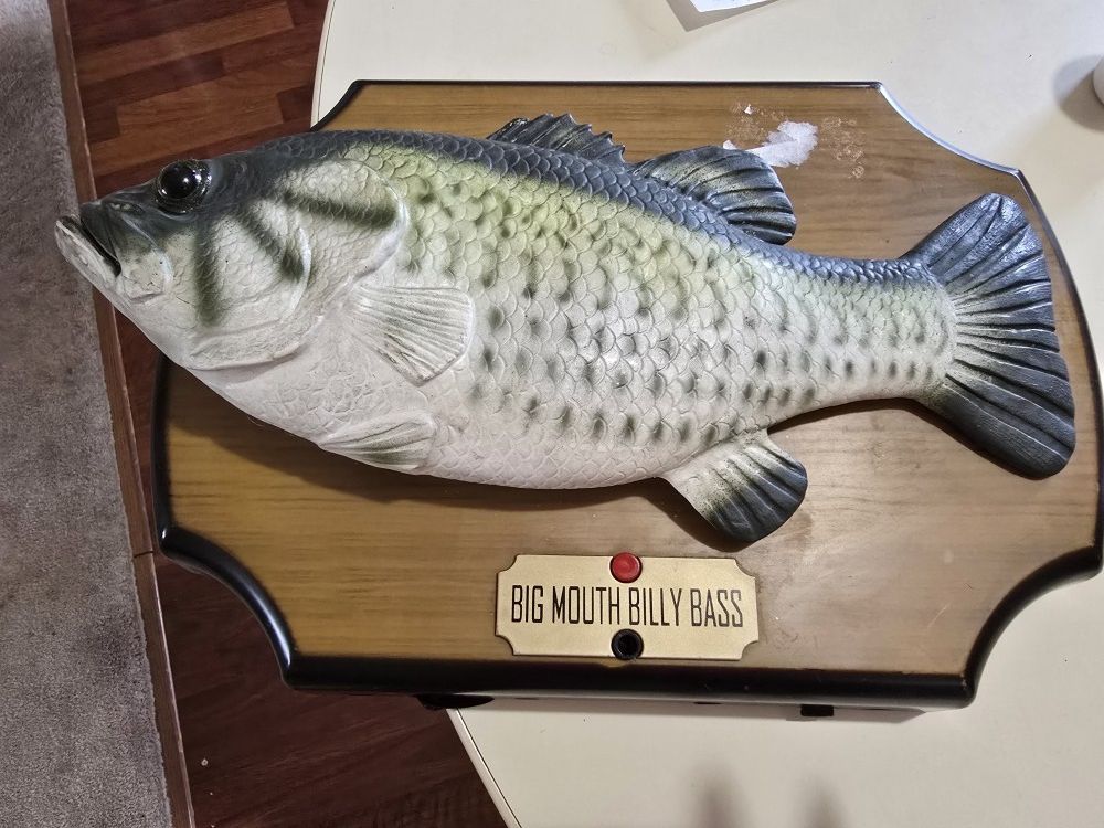 BIG MOUTH BILLY BASS 1999 SINGS DONT WORRY BE HAPPY & TAKE ME TO THE RIVER