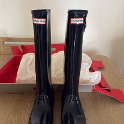 Hunter Women’s Tall Gloss Rain Boots 
