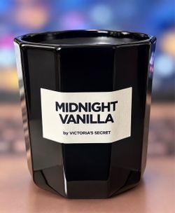 Victoria’s Secret Midnight Vanilla Candle 8 oz NEW