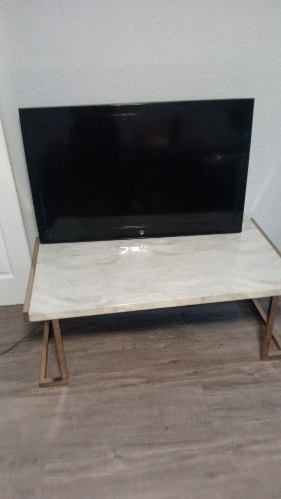 40 Inch Tv And Marble Table 