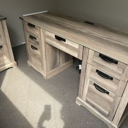 Beautiful Farmhouse Wooden Desk READ DESCRIPTION 