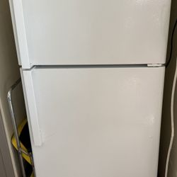 Fridgidare 30 inch top freezer. 5 years old. $250