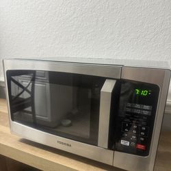 Toshiba Countertop Microwave 