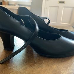 Capezio Character Shoes Size 7 (2” Heel)