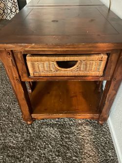 2 matching end tables