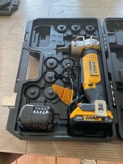 DEWALT 20V Cordless copper swage tool missing the attachments selling as is
