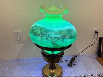 Fenton Uranium custard Glass Lamp/1984
