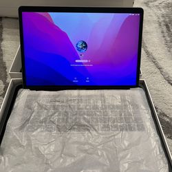 MacBook Pro (13-inch, 2019, In very good condition battery is New Still has warranty for three months