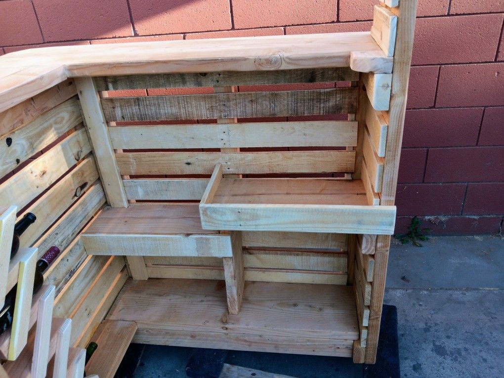 Bar out of pallets deals