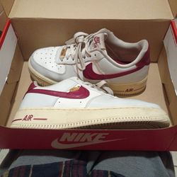 Nike Air Force 1 Dust Red Gold Hanger 