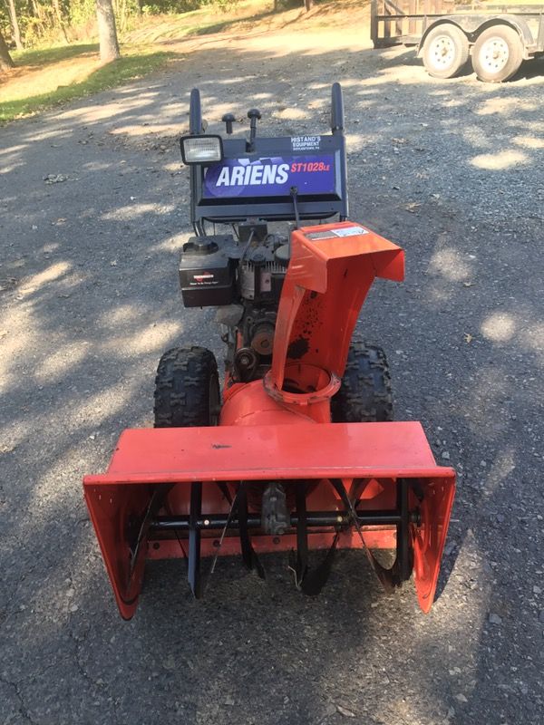 Ariens ST1028LE Snowblower