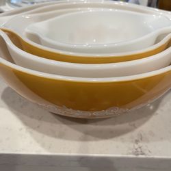 Pyrex Bowls