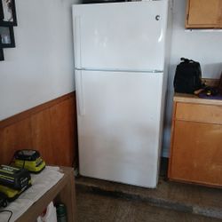 GE Refrigerator