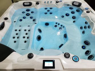 NEW Hot Tub, 4 Pumps, LEDs, Stereo System, Waterfalls, Ozone & More!