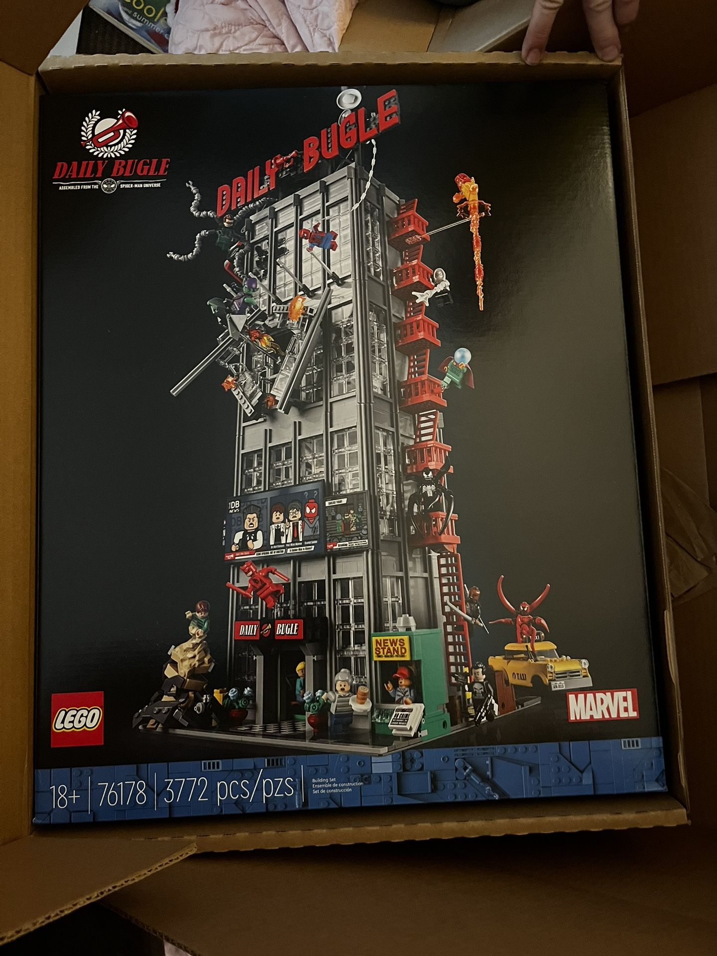 MARVEL LEGO COLLECTIBLE SET