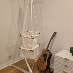 🌿 Boho Macrame Hanging Child Swing with Sturdy Stand – Excellent Condition! 🌿