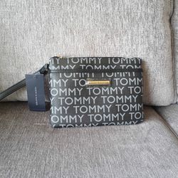  Tommy Hilfiger wristlet Wallet 