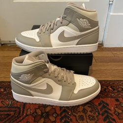 Air Jordan 1 Mid Linen Size 9.5